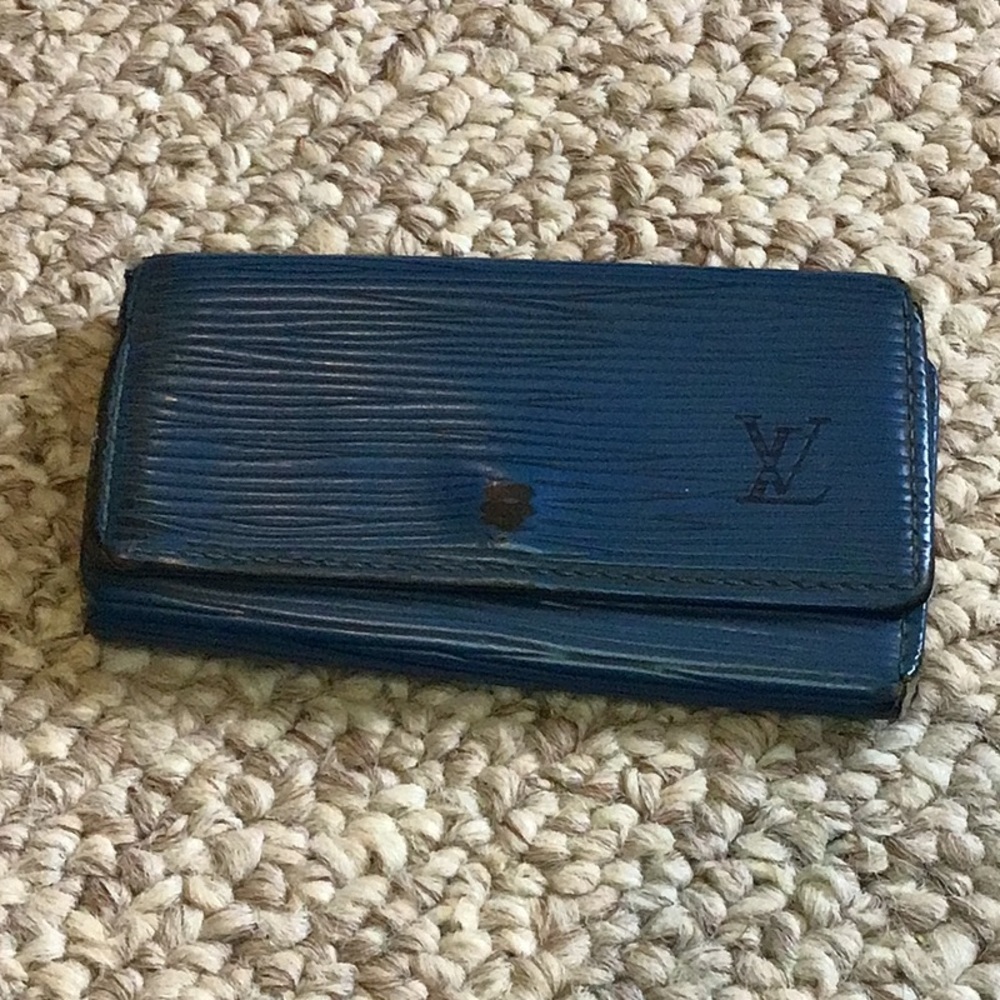 Louis Vuitton Eppy blue key holder(3) One missing
